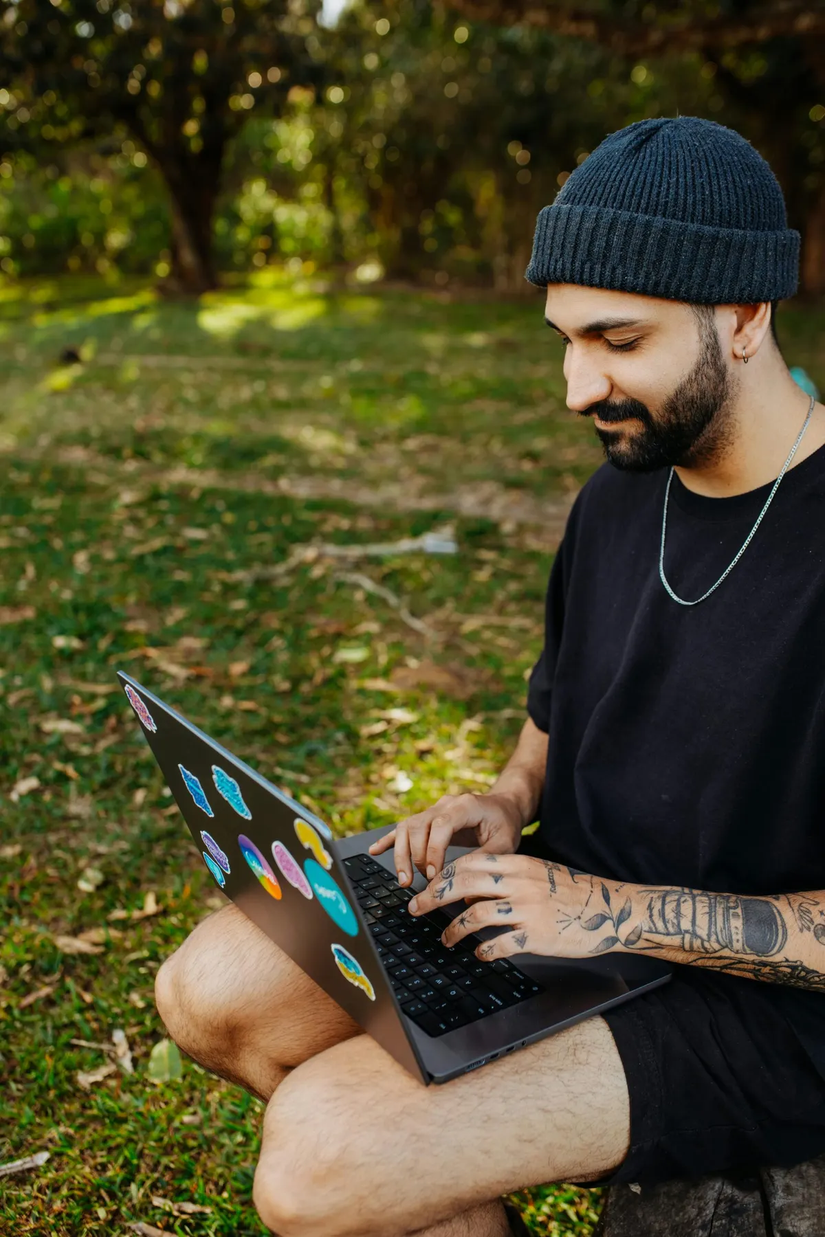 Nouvelle recrue en onboarding distant avec son manager via visioconférence